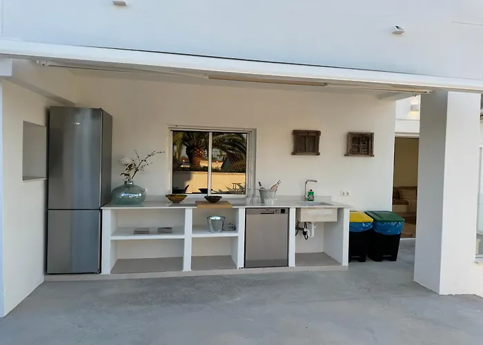 Beach House La Marina