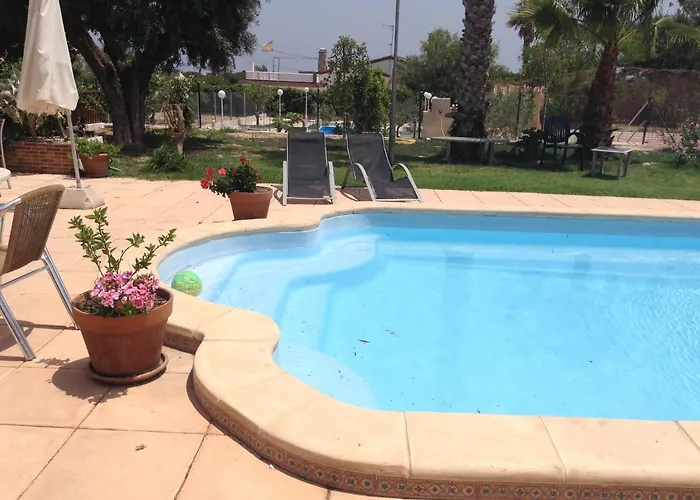 Spacious Villa With Pool Near The Beach In Alicante